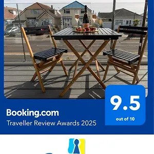 Bournecoast - Stylish Flat With Balcony - Sea Glimpses - 10 Min Walk To - Parking - Wifi - Fm8405 , Bournemouth United Kingdom